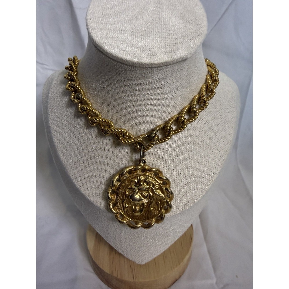 Vintage Long Gold Chain Lions Head Medallion Pendant Fashion Jewelry Necklace 17